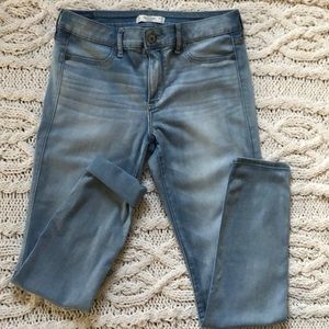 Women’s Abercrombie & Fitch jeans 6R